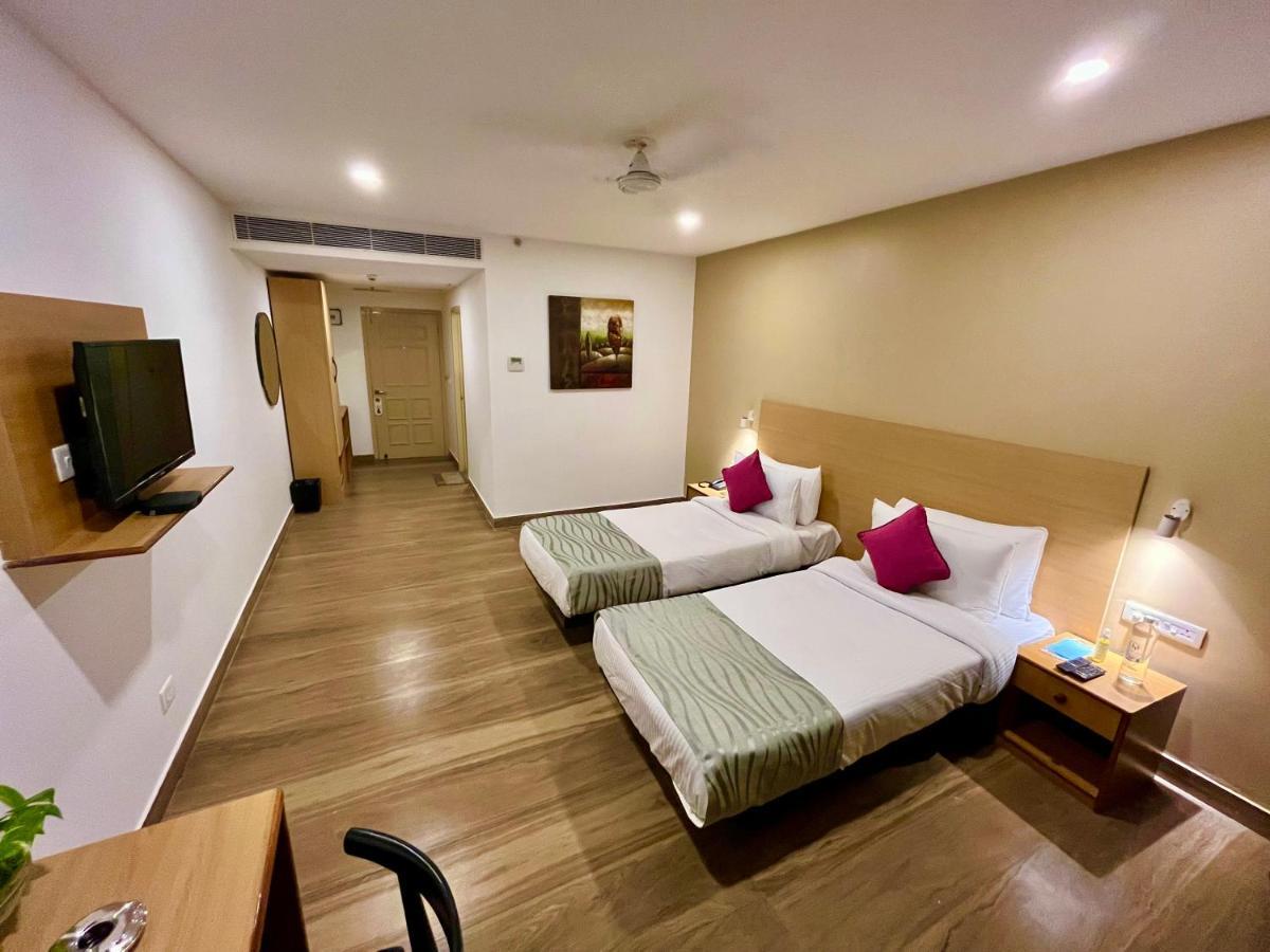 Hotel The Golden Sands Calangute Bagian luar foto