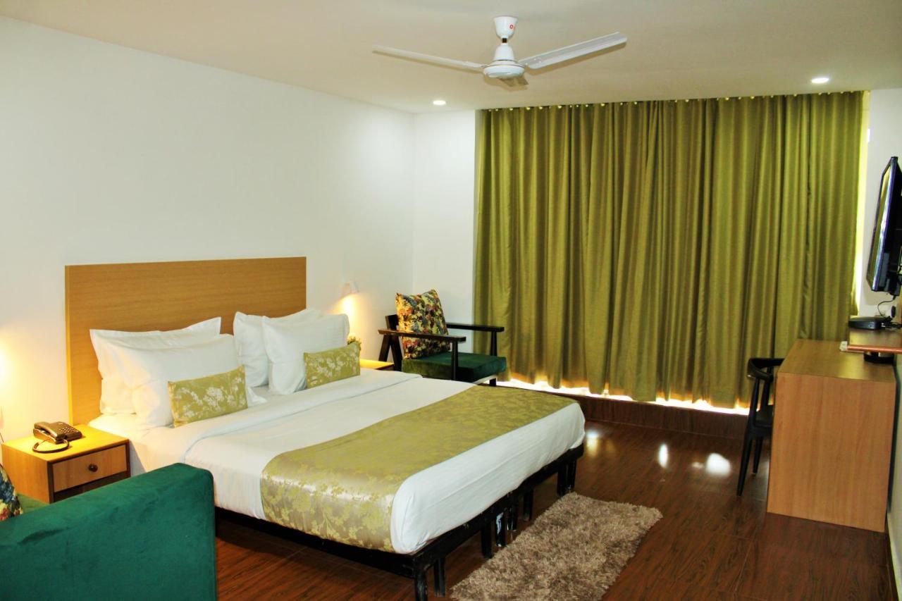 Hotel The Golden Sands Calangute Bagian luar foto