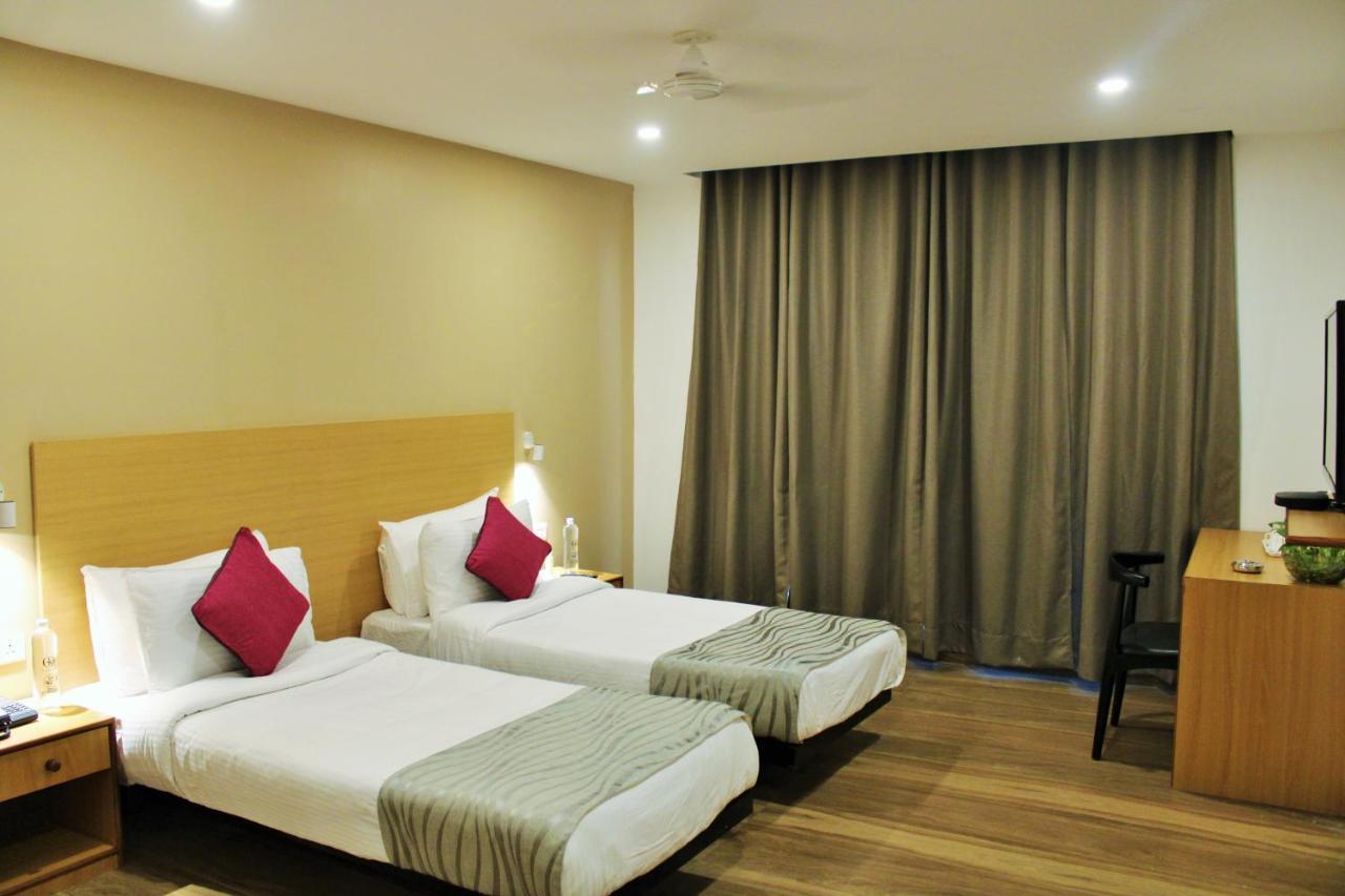 Hotel The Golden Sands Calangute Bagian luar foto